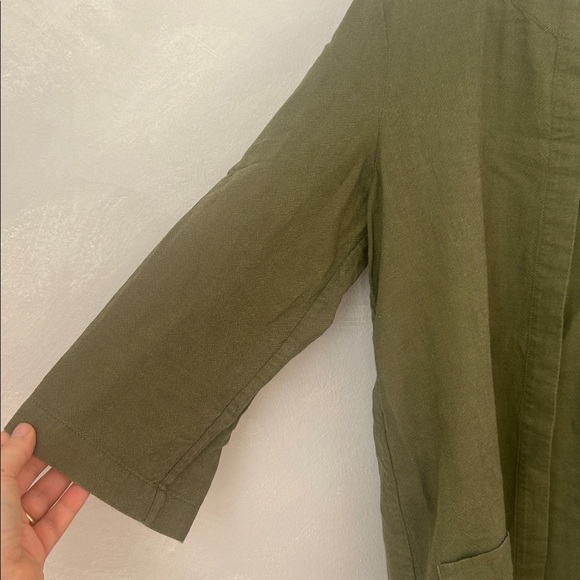 Eileen Fisher Cross-Dyed  Organic Cotton Jacket in Olive Green shacket - Picture 4 of 9